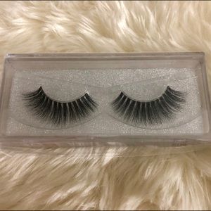 EYELASHES (SLAY)
